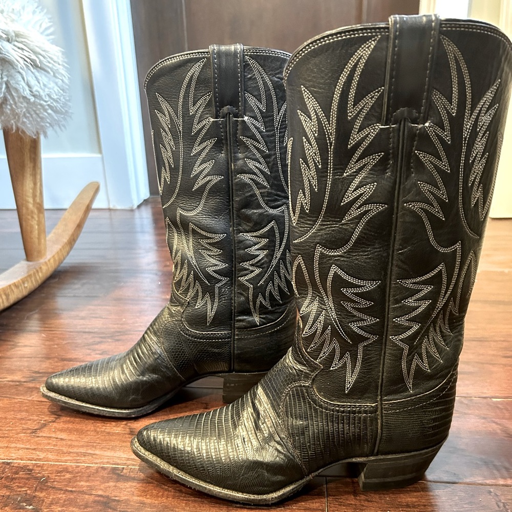 Authentic 6 Justin cowboy boots, black iguana lizard foot, leather lined calf